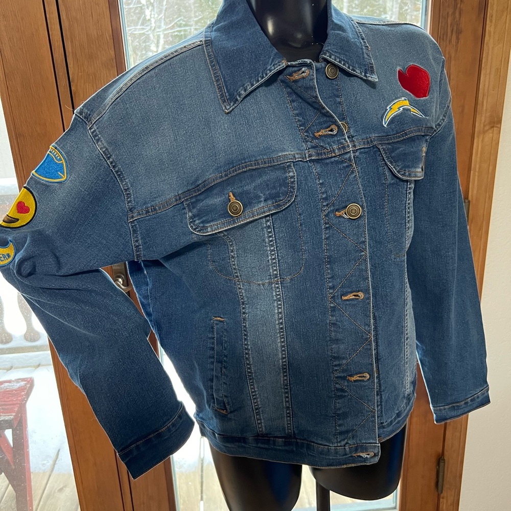 NFL Apparel Juniors Los Angeles Chargers Jean Jacket patches‎ Size large NWT